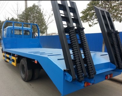 湖北荊州 東風(fēng)小勁卡挖機平板運輸拖車，全國銷量領(lǐng)先的專用汽車解決方案