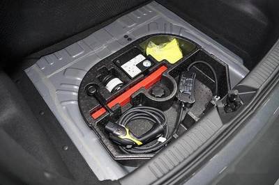 云度π3 E-Shock曜越版震撼上市，補(bǔ)貼后11.98萬(wàn)元，引領(lǐng)小型電動(dòng)SUV新風(fēng)尚